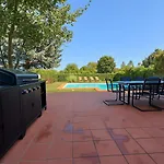 Luxury House With Pool, Garden, Ac & Sauna דירה *