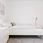 דירה Luxury House With Pool, Garden, Ac & Sauna
