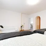 Luxury House With Pool, Garden, Ac & Sauna *