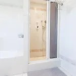 דירה Luxury House With Pool, Garden, Ac & Sauna