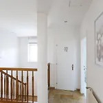 Luxury House With Pool, Garden, Ac & Sauna דירה