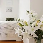 דירה Luxury House With Pool, Garden, Ac & Sauna