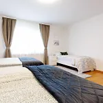 Luxury House With Pool, Garden, Ac & Sauna דירה *