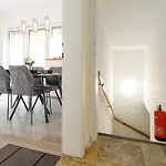 Luxury House With Pool, Garden, Ac & Sauna דירה