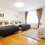 דירה Luxury House With Pool, Garden, Ac & Sauna