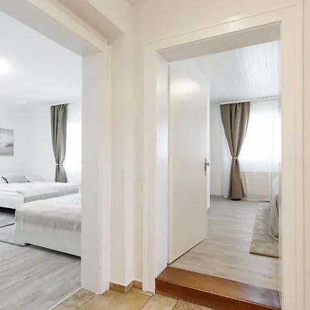 Luxury House With Pool, Garden, Ac & Sauna *