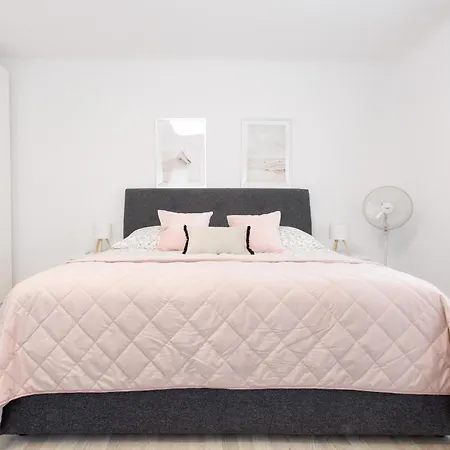 Apartman Luxury House With Pool, Garden, Ac & Sauna