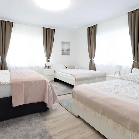 Luxury House With Pool, Garden, Ac & Sauna Apartman