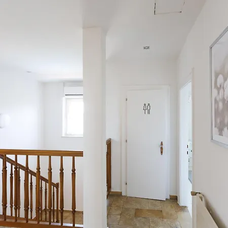 Luxury House With Pool, Garden, Ac & Sauna Apartman