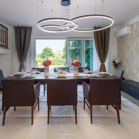 Luxury House With Pool, Garden, Ac & Sauna *