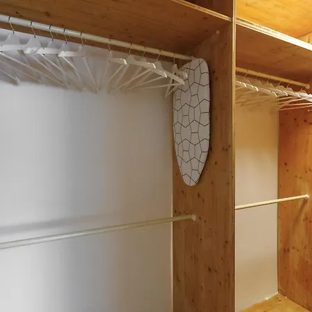 Luxury House With Pool, Garden, Ac & Sauna Apartman