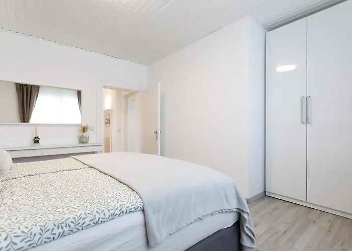 Luxury House With Pool, Garden, Ac & Sauna Apartamento