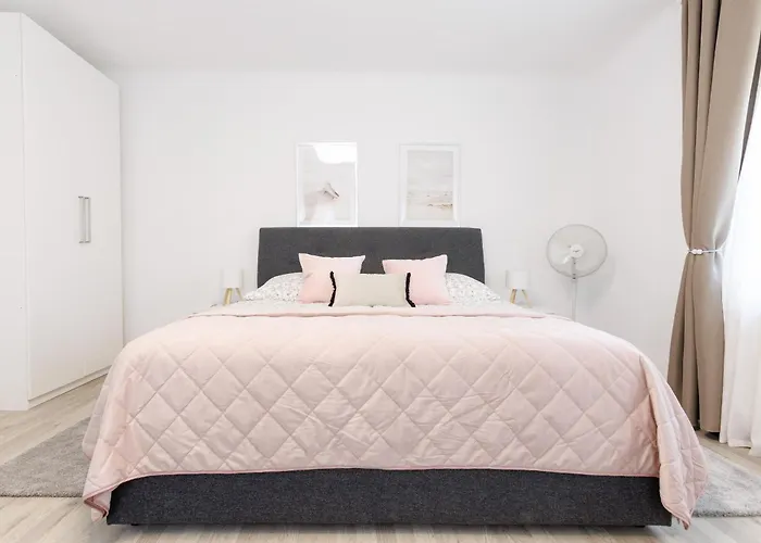 Apartman Luxury House With Pool, Garden, Ac & Sauna