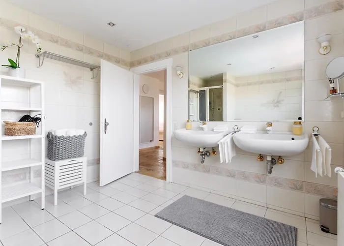 Luxury House With Pool, Garden, Ac & Sauna *