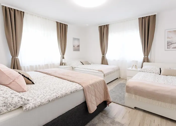 Luxury House With Pool, Garden, Ac & Sauna Apartamento