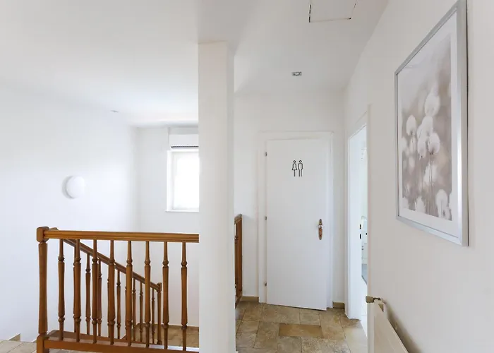 Luxury House With Pool, Garden, Ac & Sauna Apartamento